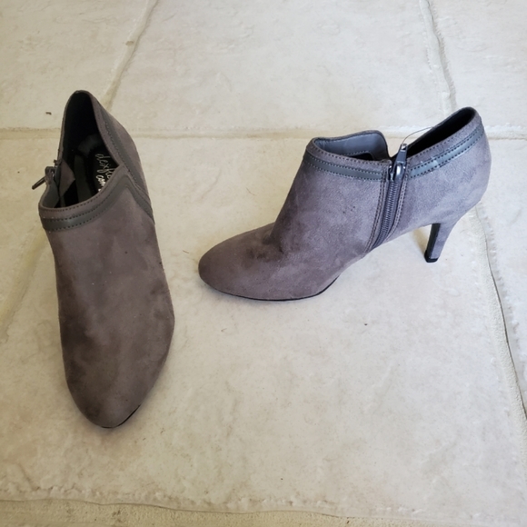 Grey zipper booties - Picture 1 of 1